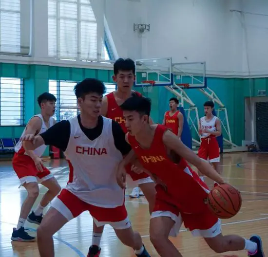 青少年学生篮球训练营发言稿_1